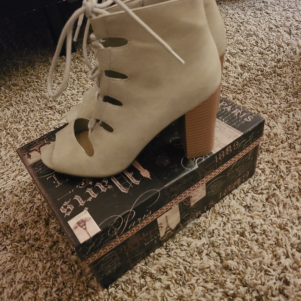 Heel - Picture 4 of 7